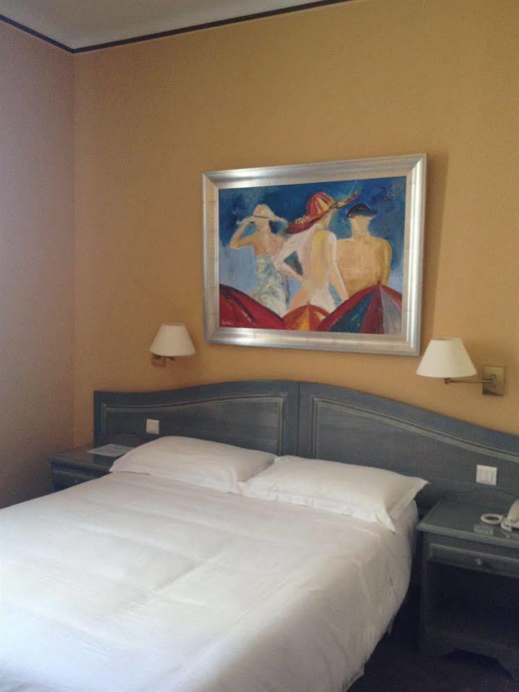 Hotel Imperial อฌักซิโอ้ ภายนอก รูปภาพ
